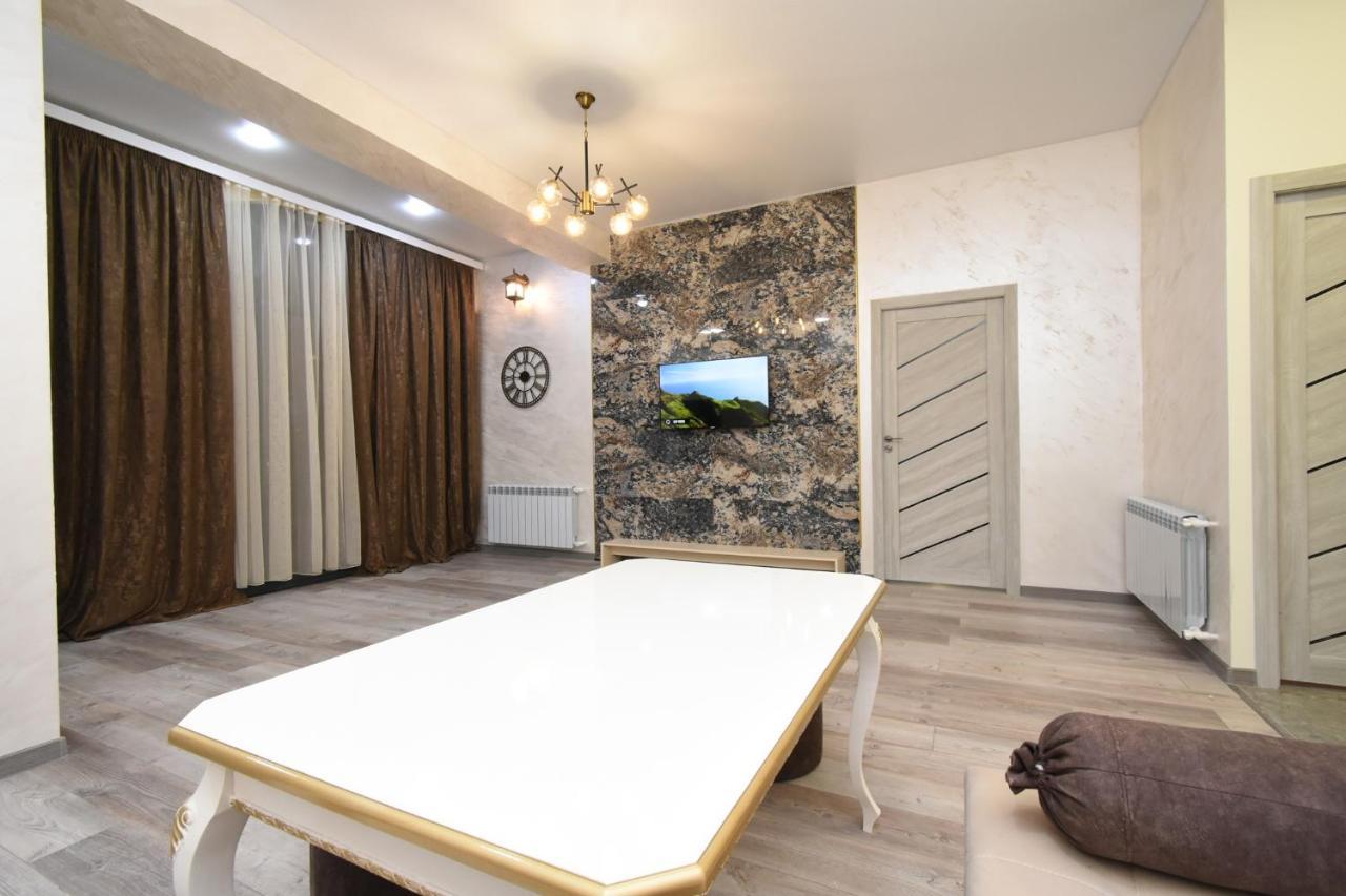 New Apartment In Downtown Jerevan Buitenkant foto